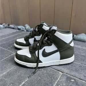 Nike Green and White Dunk Sneakers Classic - Great Condition
